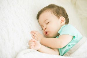 spavanje bebe po mesecima